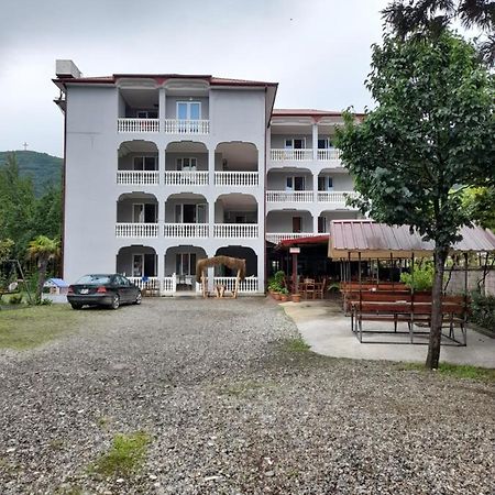 Beliy Dom Hotel Kvariati Exterior photo