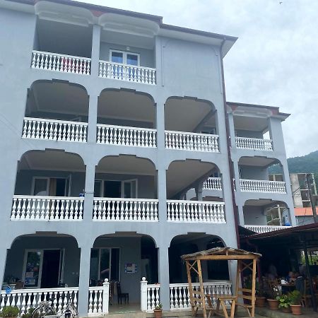 Beliy Dom Hotel Kvariati Exterior photo