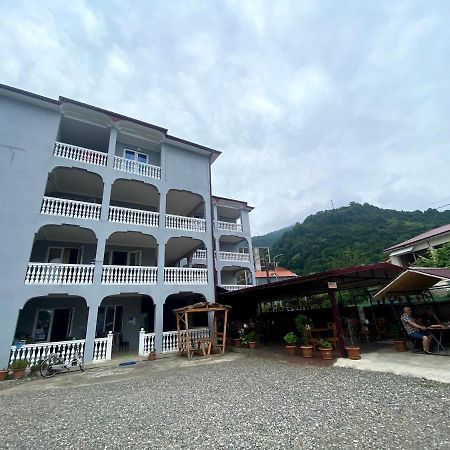 Beliy Dom Hotel Kvariati Exterior photo