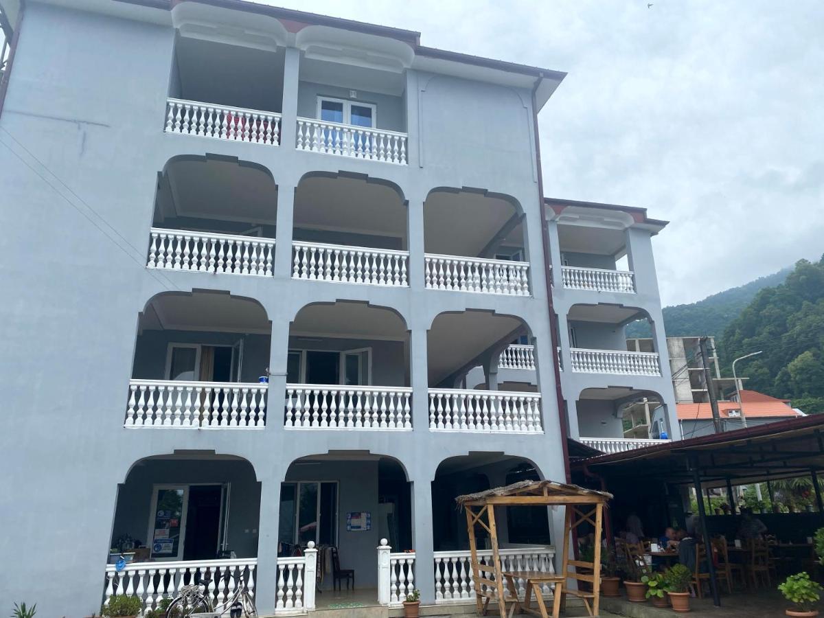 Beliy Dom Hotel Kvariati Exterior photo