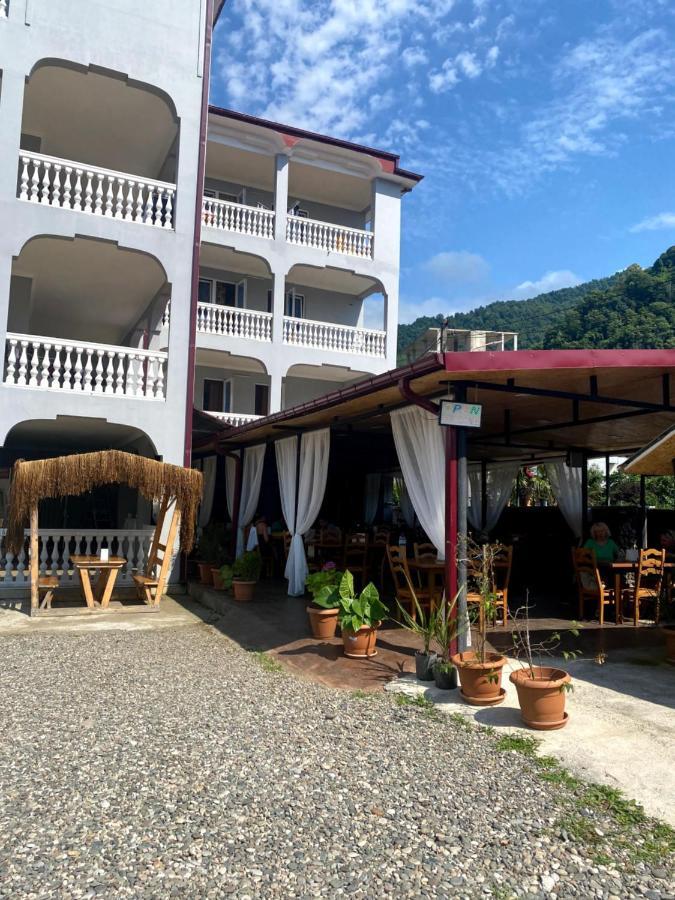 Beliy Dom Hotel Kvariati Exterior photo