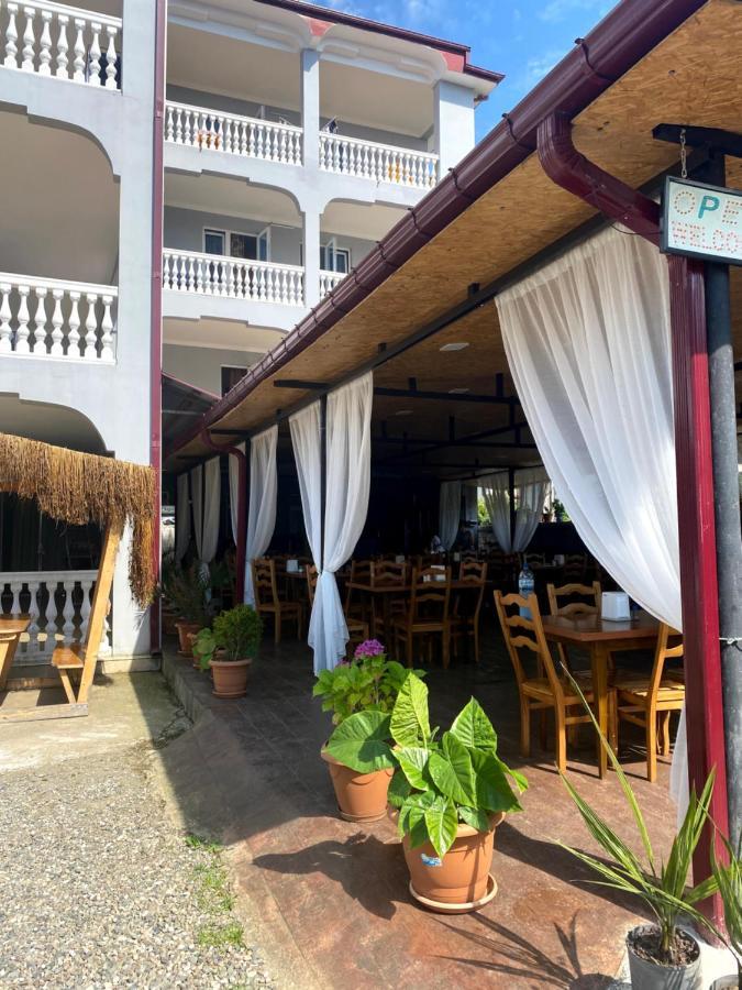 Beliy Dom Hotel Kvariati Exterior photo