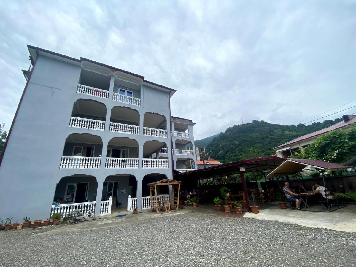 Beliy Dom Hotel Kvariati Exterior photo