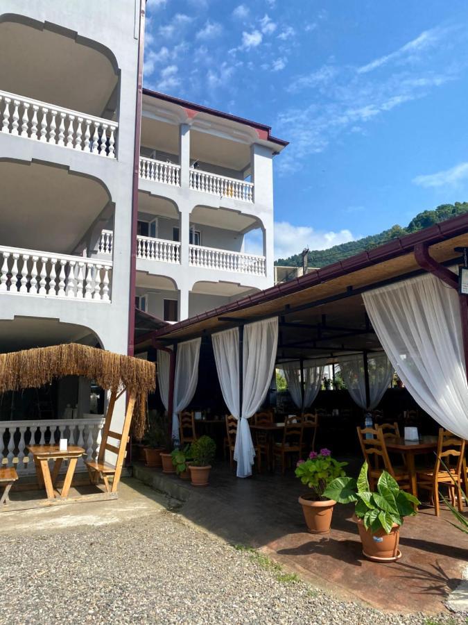 Beliy Dom Hotel Kvariati Exterior photo