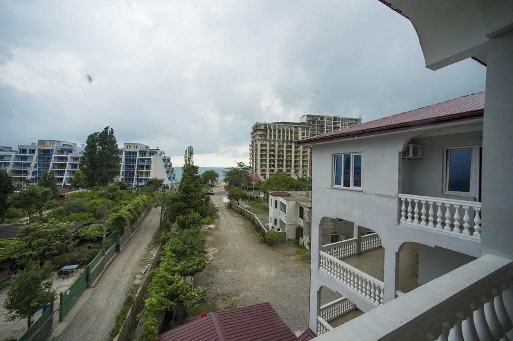Beliy Dom Hotel Kvariati Exterior photo